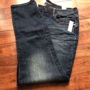 Brand new!  Old Navy Mid-Rise Curvy Jeans.